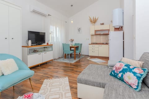 Apartment Nikolic - Unit 375787-13
