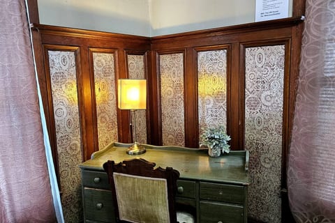The Parlour Room in The University District