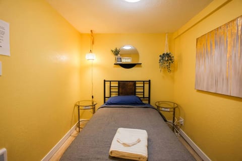 The Cozy Room - 5 min to Seattle Center