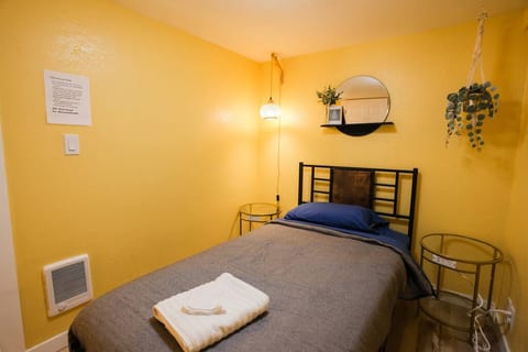 The Cozy Room - 5 min to Seattle Center