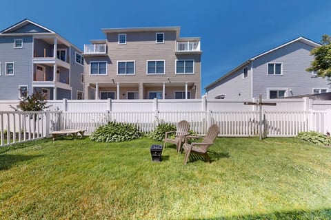 Beach retreat on 2nd floor - "Bayshore Breeze"