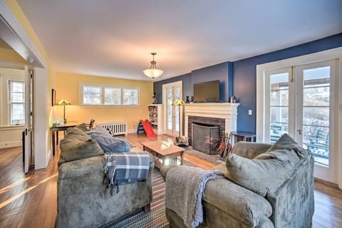 Spacious and vibrant, equipped for family entertainment and relaxation