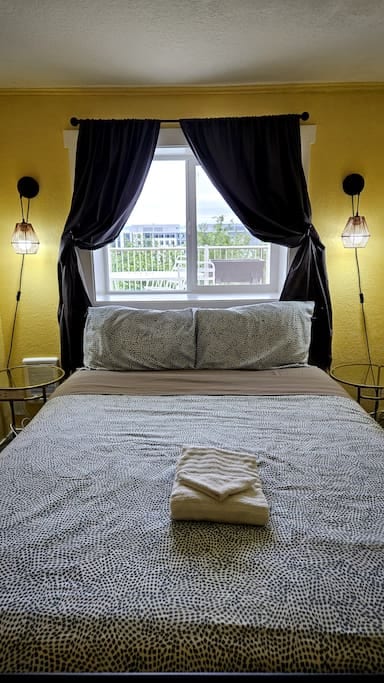The Maya Room- 5 min to Seattle Center