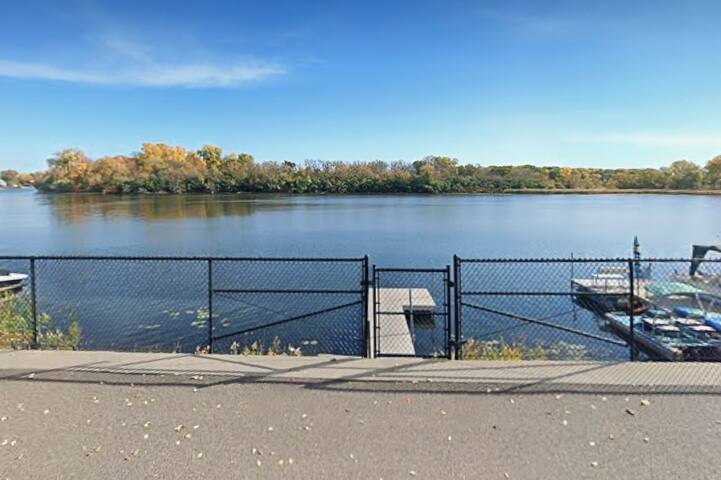 Koselig Cottage on Medicine Lake - Minneapolis