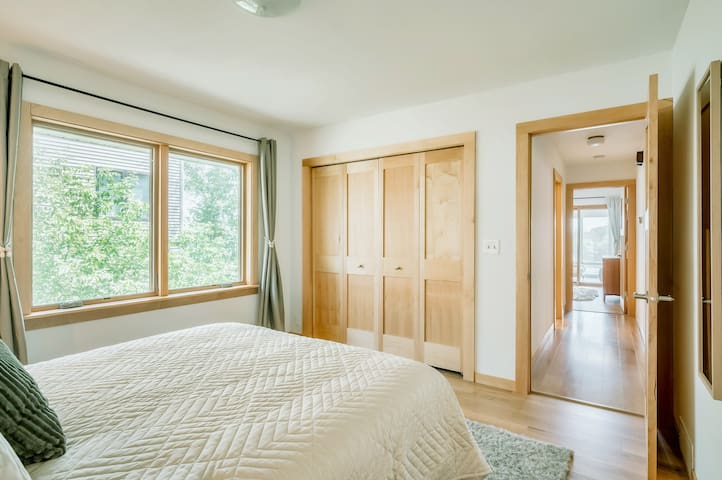 Koselig Cottage on Medicine Lake - Minneapolis