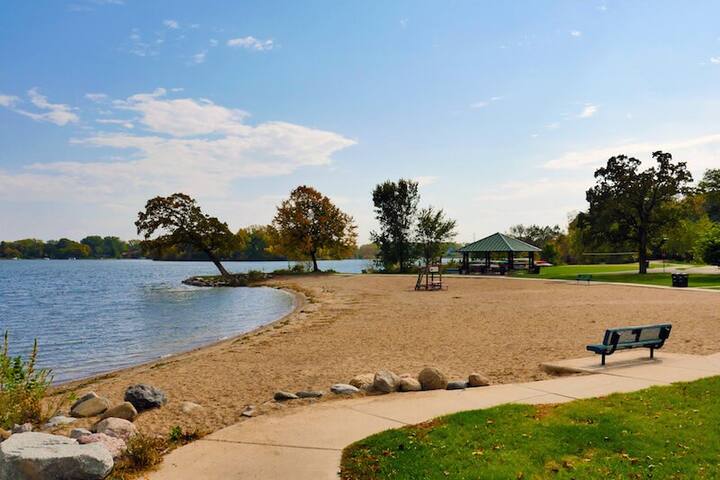Koselig Cottage on Medicine Lake - Minneapolis