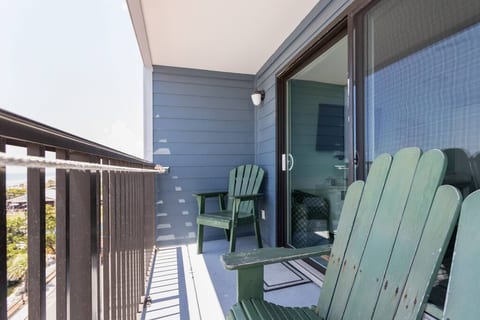 Direct OCEANFRONT Fully Remodeled End Unit 401B