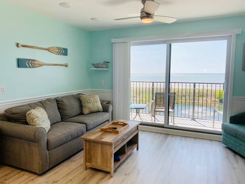 Direct Oceanfront Trainqility