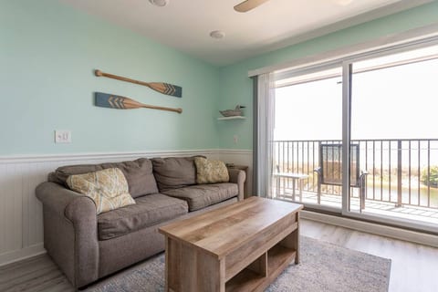 Direct Oceanfront Trainqility