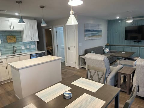 Top Floor, Just Steps to Ocean 2B,2B Great Views