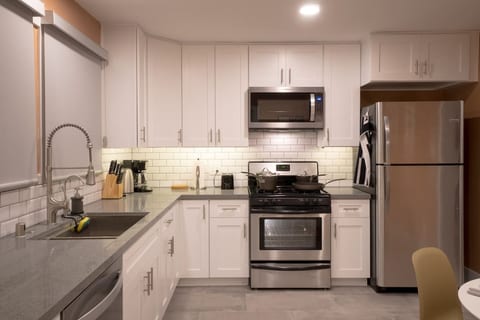 Full kitchen with everything you need to prepare a nice and delicious meal. Stove, microwave, coffee maker, and etc. Please remember to clean up after your meals. There is a dishwasher to help you with dishes too if you need it. Appreciate your help!