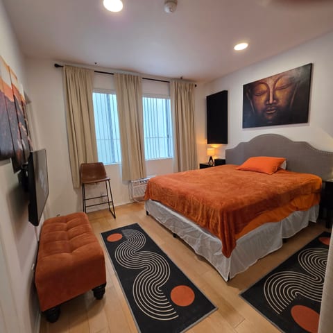 Hollywood 1 Bedroom Condo