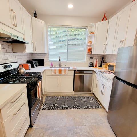 Hollywood 1 Bedroom Condo