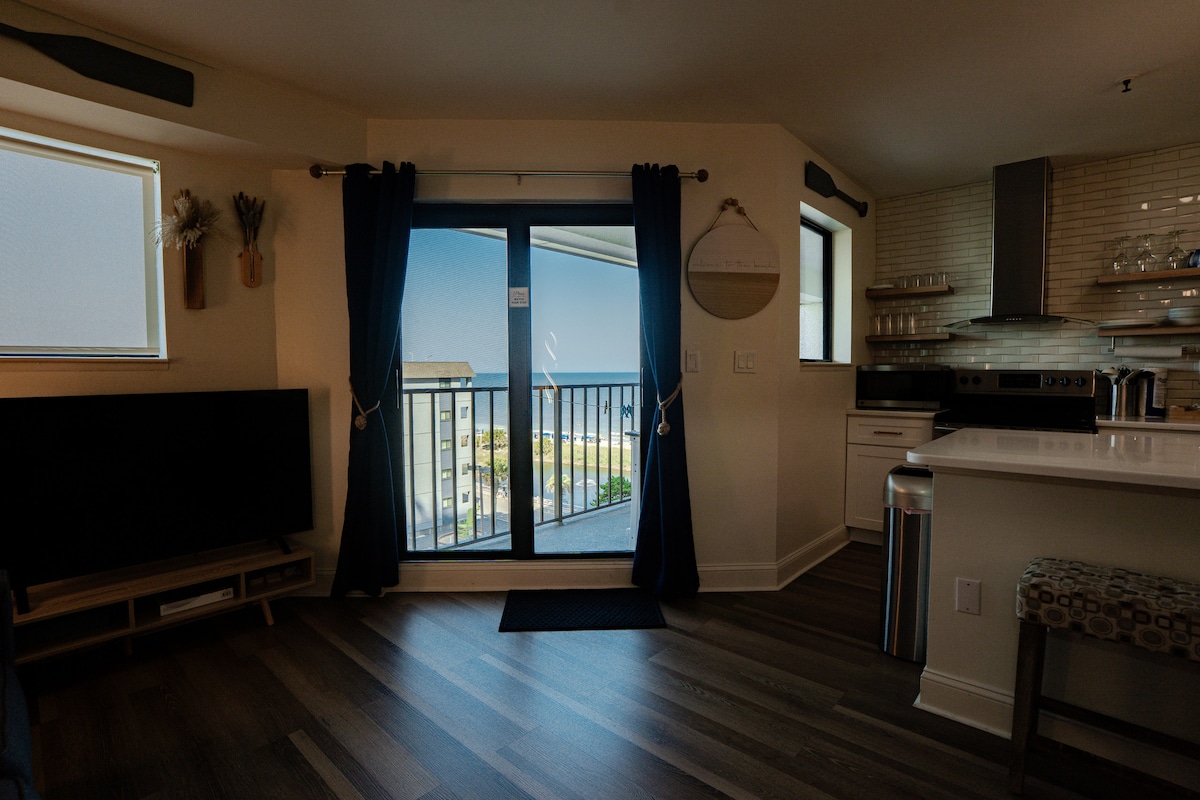 An amazing, direct view of the beach from the sofa, blending indoor relaxation with the beauty of the ocean.