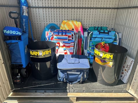 Beach gear & toys/games for guest use!