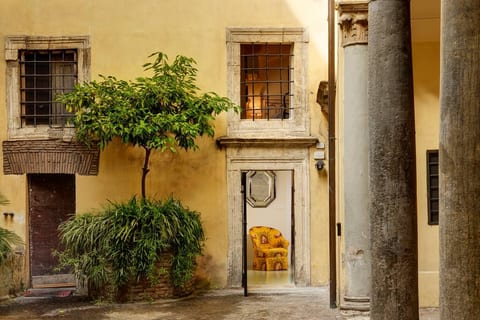 The courtyard entrance of the apartment.