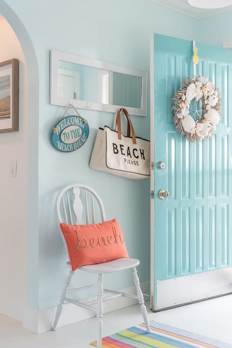 Welcome to the Carolina Breeze Bungalow! Be(ach) our guest and enjoy all that this little cottage near the sea has to offer!
