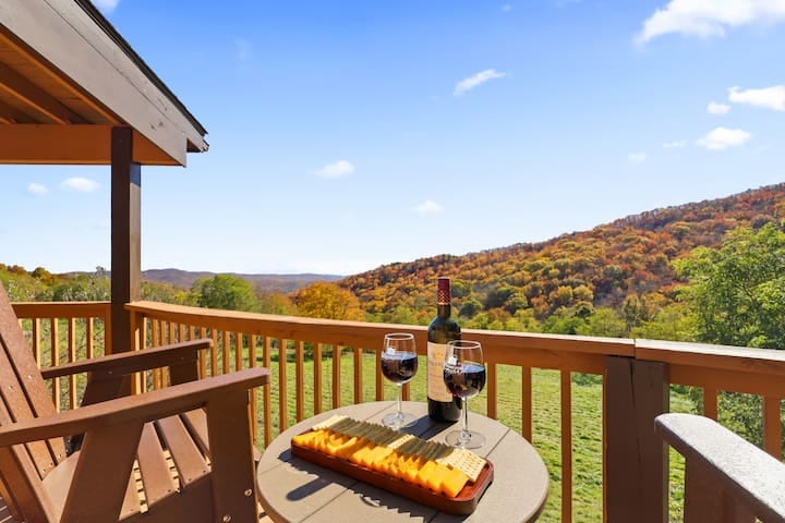 Peaceful mountain retreat with privacy, space and gorgeous year-round views