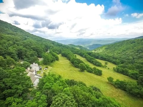 Enjoy the long range mountain and valley views from the deck. You will see lots of deer and wild turkeys