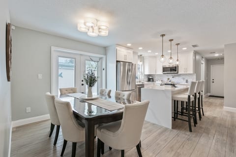 Dining & Kitchen