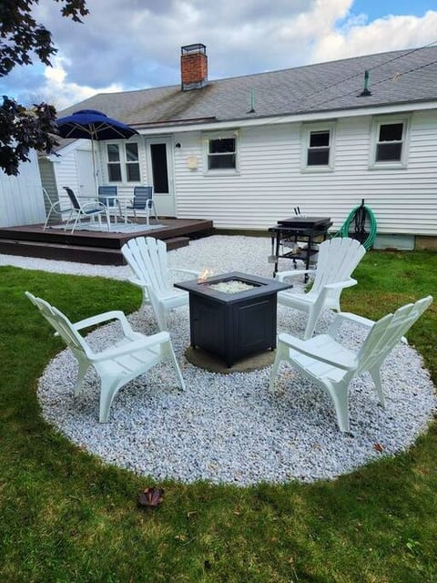 Gather around our outdoor gas fire pit for cozy evenings under the stars! Perfect for sharing stories, or simply enjoying the warmth of the flames. Our fire pit provides the ideal setting for memorable moments with loved ones.