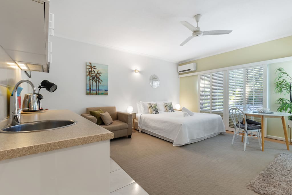 Tropical Oasis Studio 
@ Ramada
Wi-Fi, Kitchenette