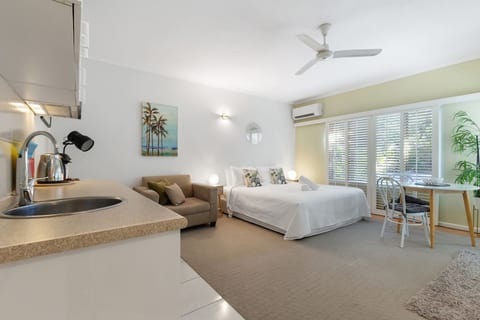 Tropical Oasis Studio
@ Ramada
Wi-Fi, Kitchenette