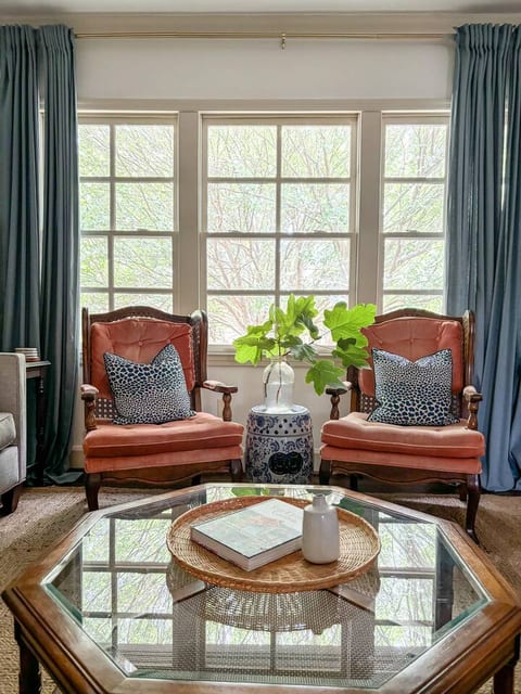 Homewood 2 bedroom w/King Bed: Walk to restaurants