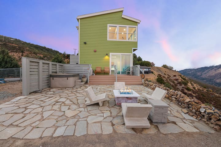 Volcan View Retreat: Sauna and Hot tub with Views!
