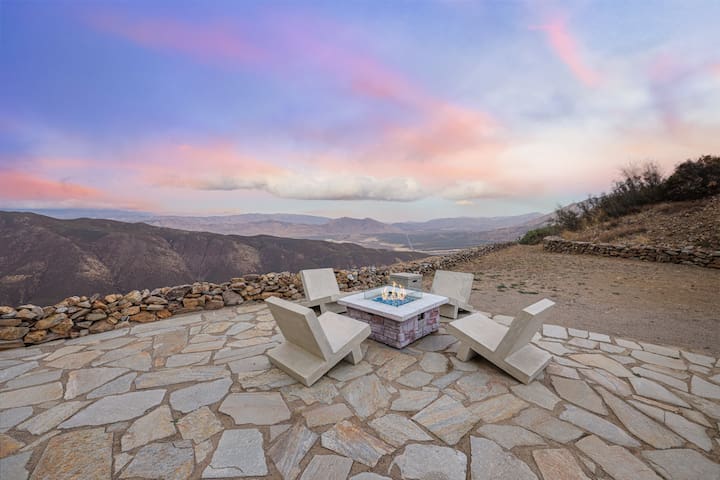 Volcan View Retreat: Sauna and Hot tub with Views!