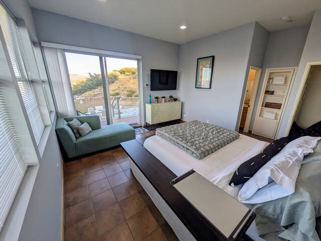 Volcan View Retreat: Sauna and Hot tub with Views!