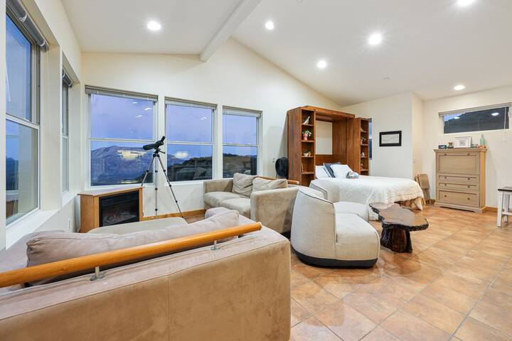 Volcan View Retreat: Sauna and Hot tub with Views!