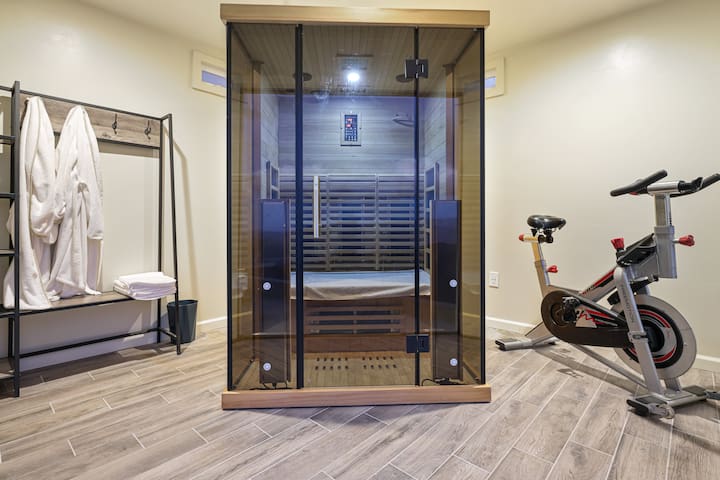 Volcan View Retreat: Sauna and Hot tub with Views!