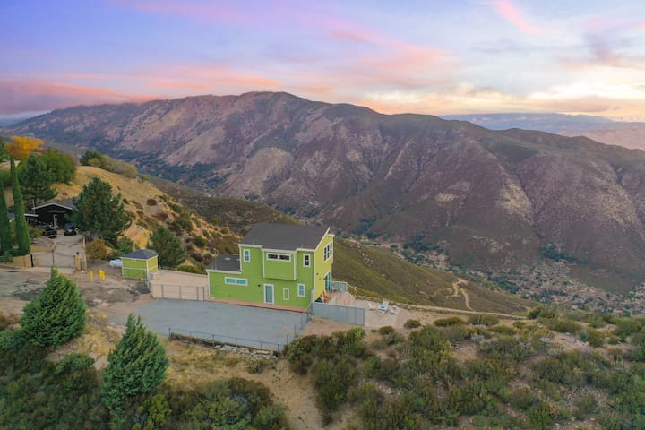 Volcan View Retreat: Sauna and Hot tub with Views!