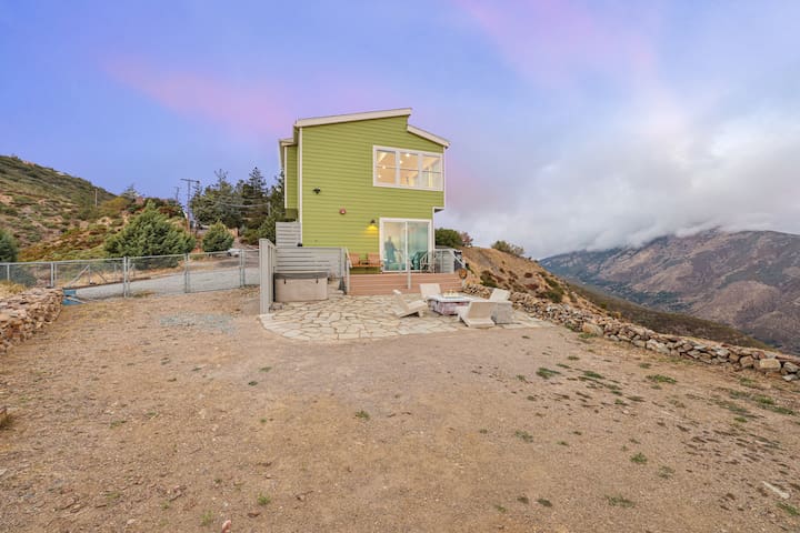 Volcan View Retreat: Sauna and Hot tub with Views!