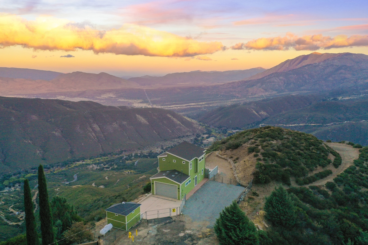 Volcan View Retreat: Sauna and Hot tub with Views!