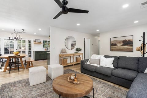 Stunning villa with pool, gameroom, firepit, EV c+