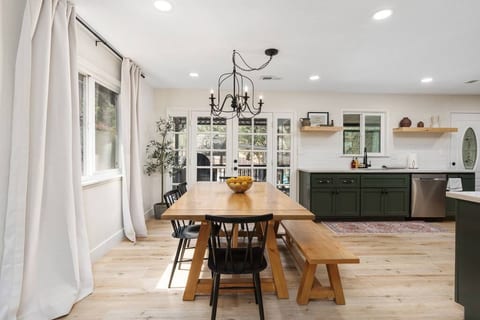 Stunning villa with pool, gameroom, firepit, EV c+