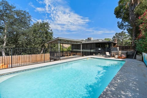 Stunning villa with pool, gameroom, firepit, EV c+