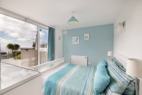 Sea views with privacy sheers if preferred. Double bed. Linen optional extra. We supply double quilts and 4 pillows per bed