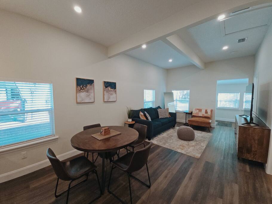 Dining are/ Living room Dining are/ Living room - Steps to Trolley #11, Tesla Charger, Walk Downtown - St. Augustine