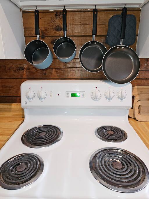 Cozy Cabin: Hot Tub, Fast 500Mbps Wi-Fi, Fireplace
