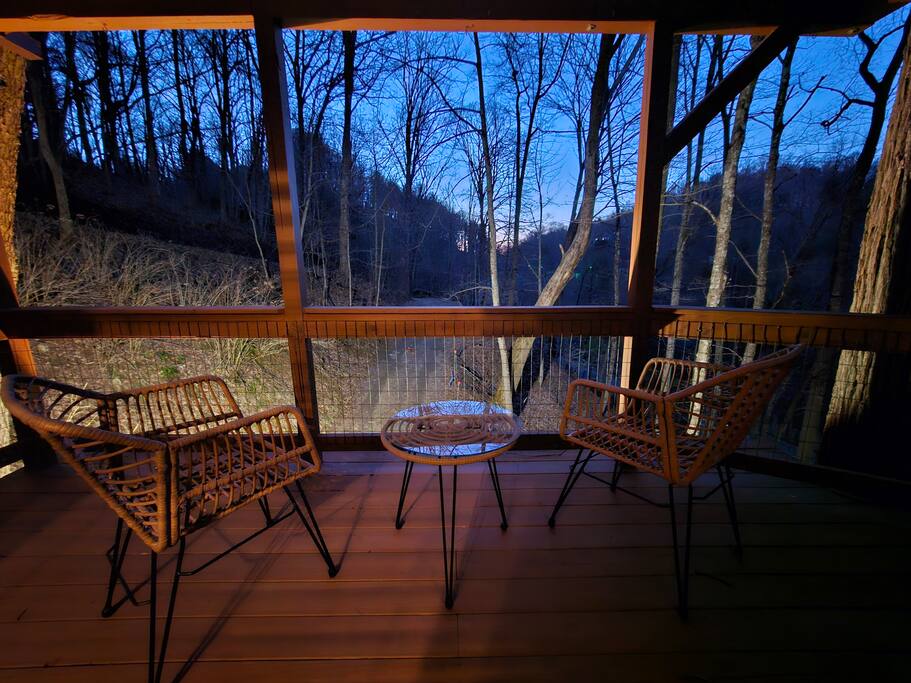 Cozy Cabin: Hot Tub, Fast 500Mbps Wi-Fi, Fireplace - Mars Hill Cozy Cabin: Hot Tub, Fast 500Mbps Wi-Fi, Fireplace - Mars Hill