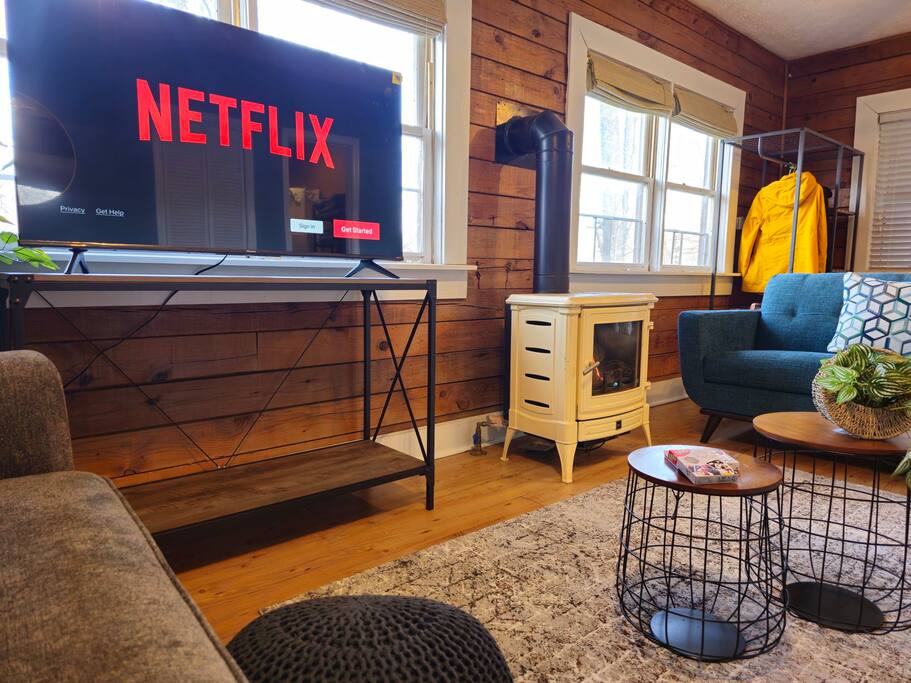 Cozy Cabin: Hot Tub, Fast 500Mbps Wi-Fi, Fireplace - Mars Hill Cozy Cabin: Hot Tub, Fast 500Mbps Wi-Fi, Fireplace - Mars Hill