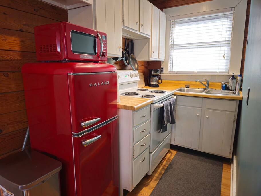 Cozy Cabin: Hot Tub, Fast 500Mbps Wi-Fi, Fireplace - Mars Hill Cozy Cabin: Hot Tub, Fast 500Mbps Wi-Fi, Fireplace - Mars Hill