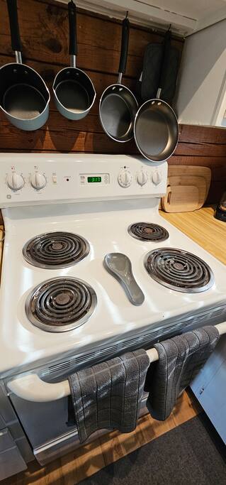 Cozy Cabin: Hot Tub, Fast 500Mbps Wi-Fi, Fireplace - Mars Hill Cozy Cabin: Hot Tub, Fast 500Mbps Wi-Fi, Fireplace - Mars Hill