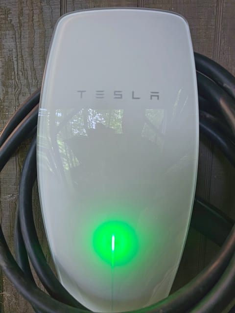 Fall foliage cabin: hot tub + EV charger + 500Mbps