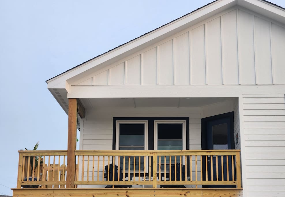 BRAND NEW beach cottage | Water Views | Beach Gear