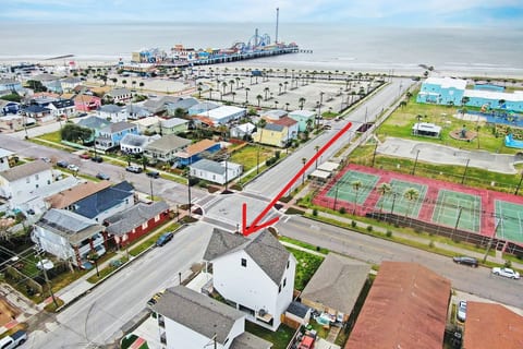 Less than 1,000ft to the beach and a few more steps to the entrance of Pleasure Pier! The only thing between you and the beach is a beautiful park with tons of outdoor activities.