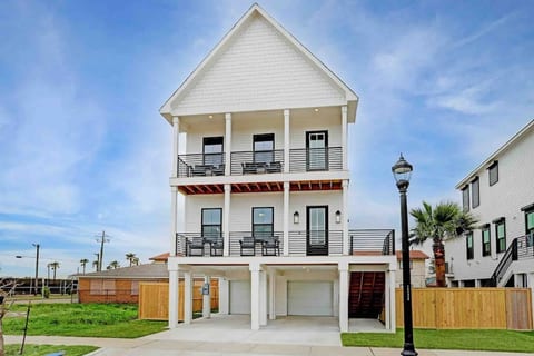 Welcome to Pier House on Twenty-Seventh!